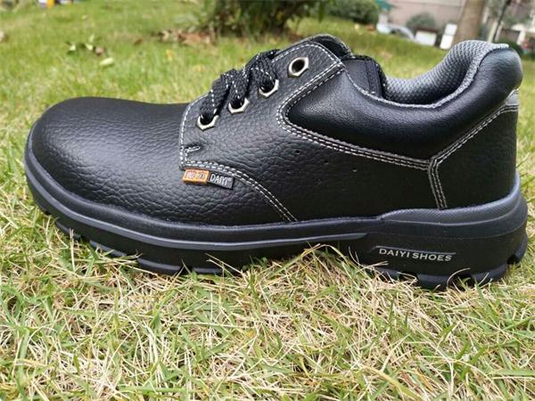戴亦超轻劳保鞋
